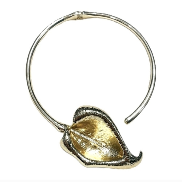 🔹️Camila Coelho🔹️ Golden Tone Calla Lily Statement Choker Floral Necklace NWT. - Picture 1 of 14